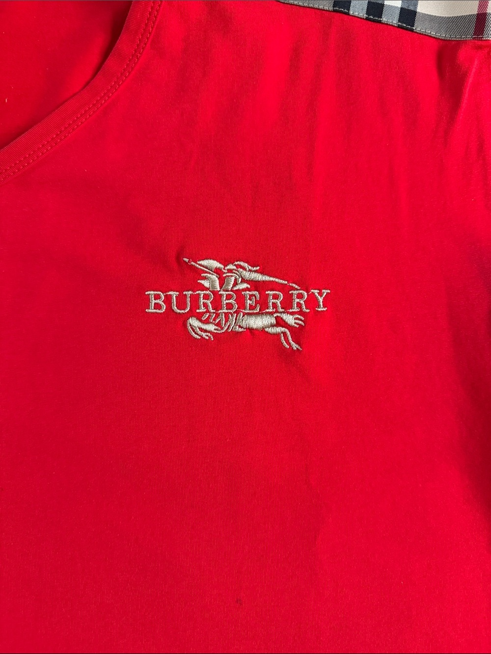 Burberry Red V‑Neck Tee with Iconic Check Shoulder Insets - Picture 2 of 4